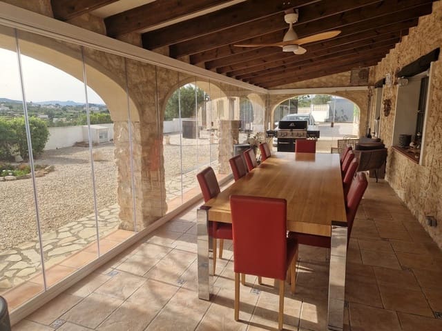 4 bedroom Villa for sale in Teulada Pueblo, Teulada-Moraira with pool garage - € 1,290,000 (Ref: 9977693)