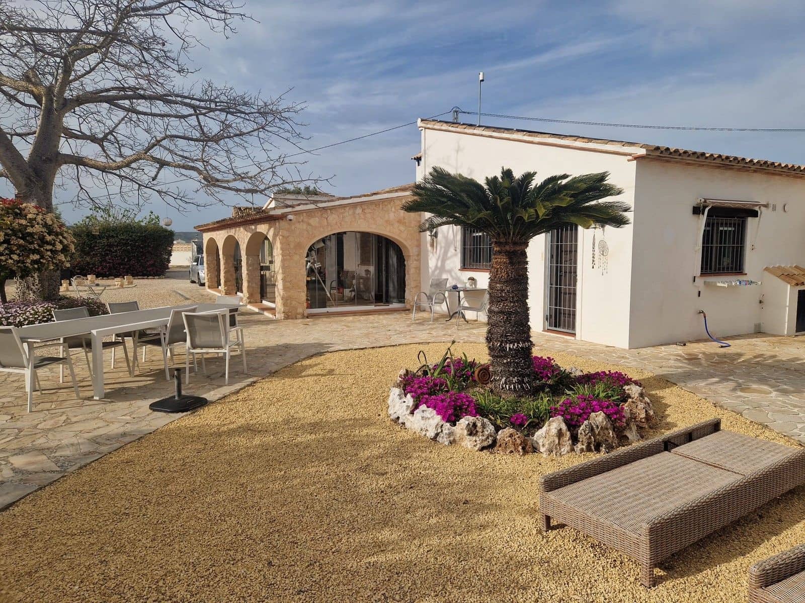 4 bedroom Villa for sale in Teulada with pool garage - € 1,290,000 (Ref: 9977693)