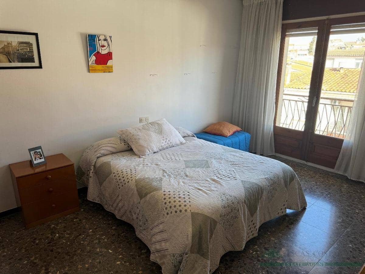 8 slaapkamer Appartement te koop in Llagostera met garage - € 450.000 (Ref: 10095481)