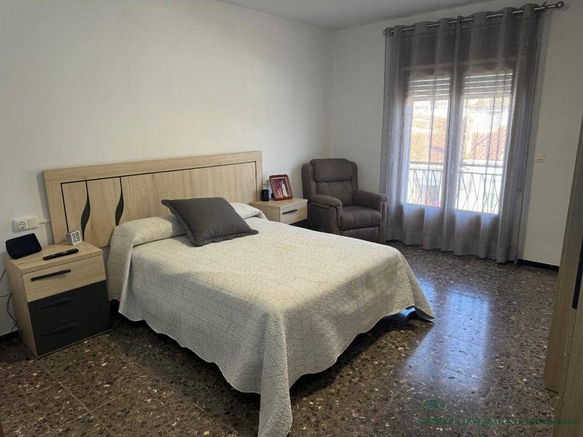 8 slaapkamer Appartement te koop in Llagostera met garage - € 450.000 (Ref: 10095481)