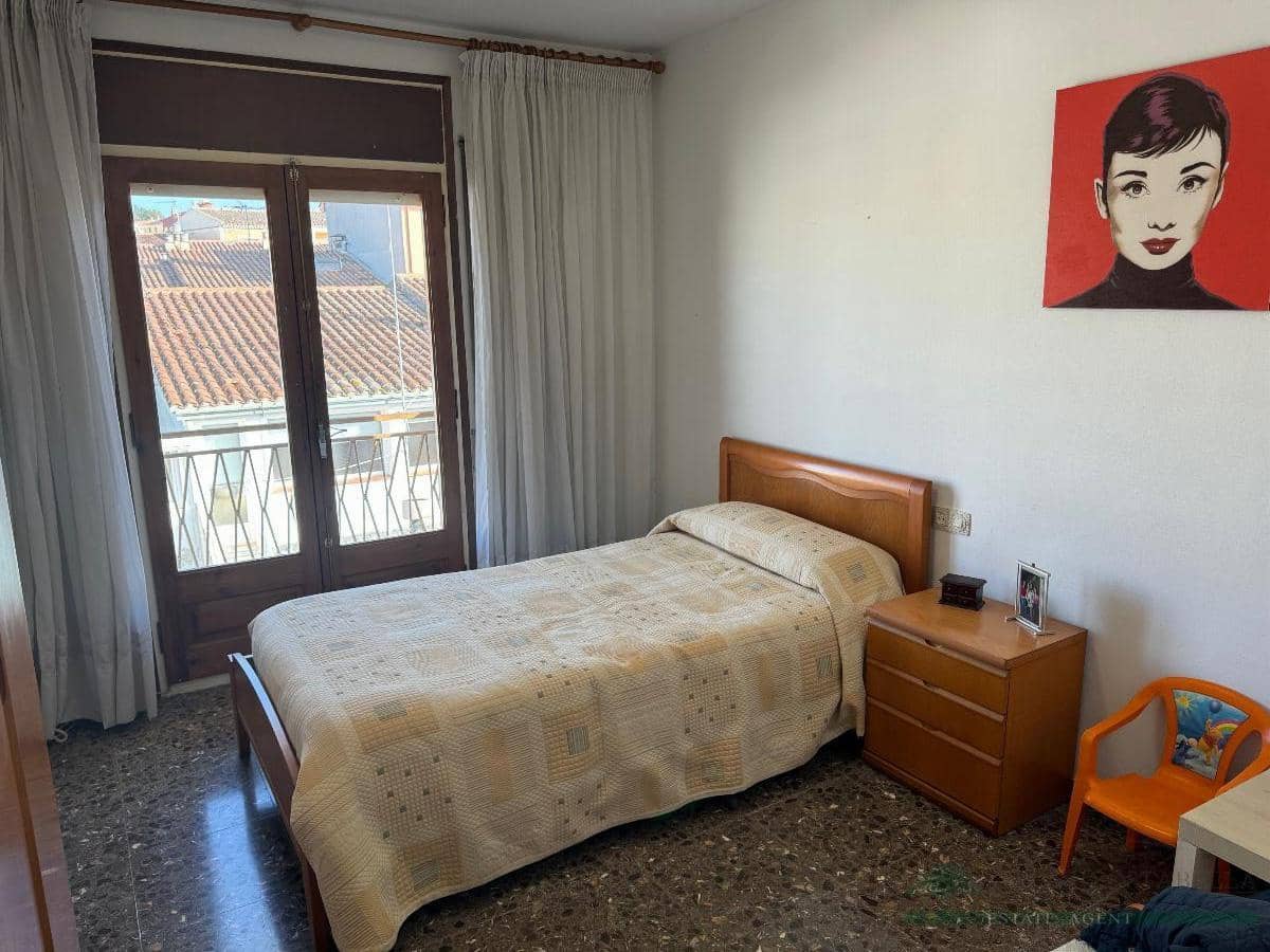 8 slaapkamer Appartement te koop in Llagostera met garage - € 450.000 (Ref: 10095481)