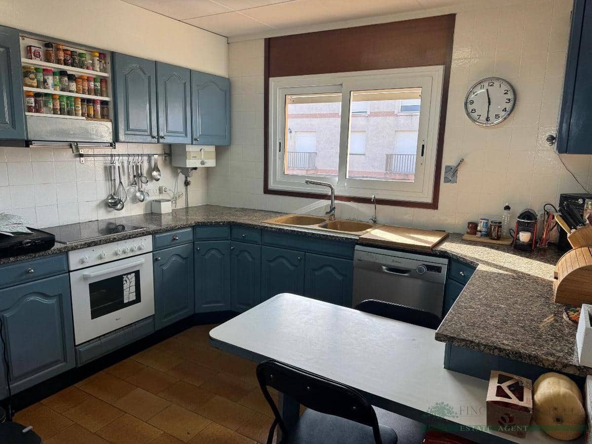 8 slaapkamer Appartement te koop in Llagostera met garage - € 450.000 (Ref: 10095481)