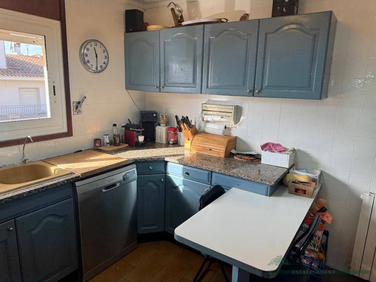8 slaapkamer Appartement te koop in Llagostera met garage - € 450.000 (Ref: 10095481)