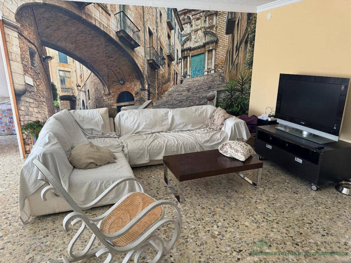 8 slaapkamer Appartement te koop in Llagostera met garage - € 450.000 (Ref: 10095481)