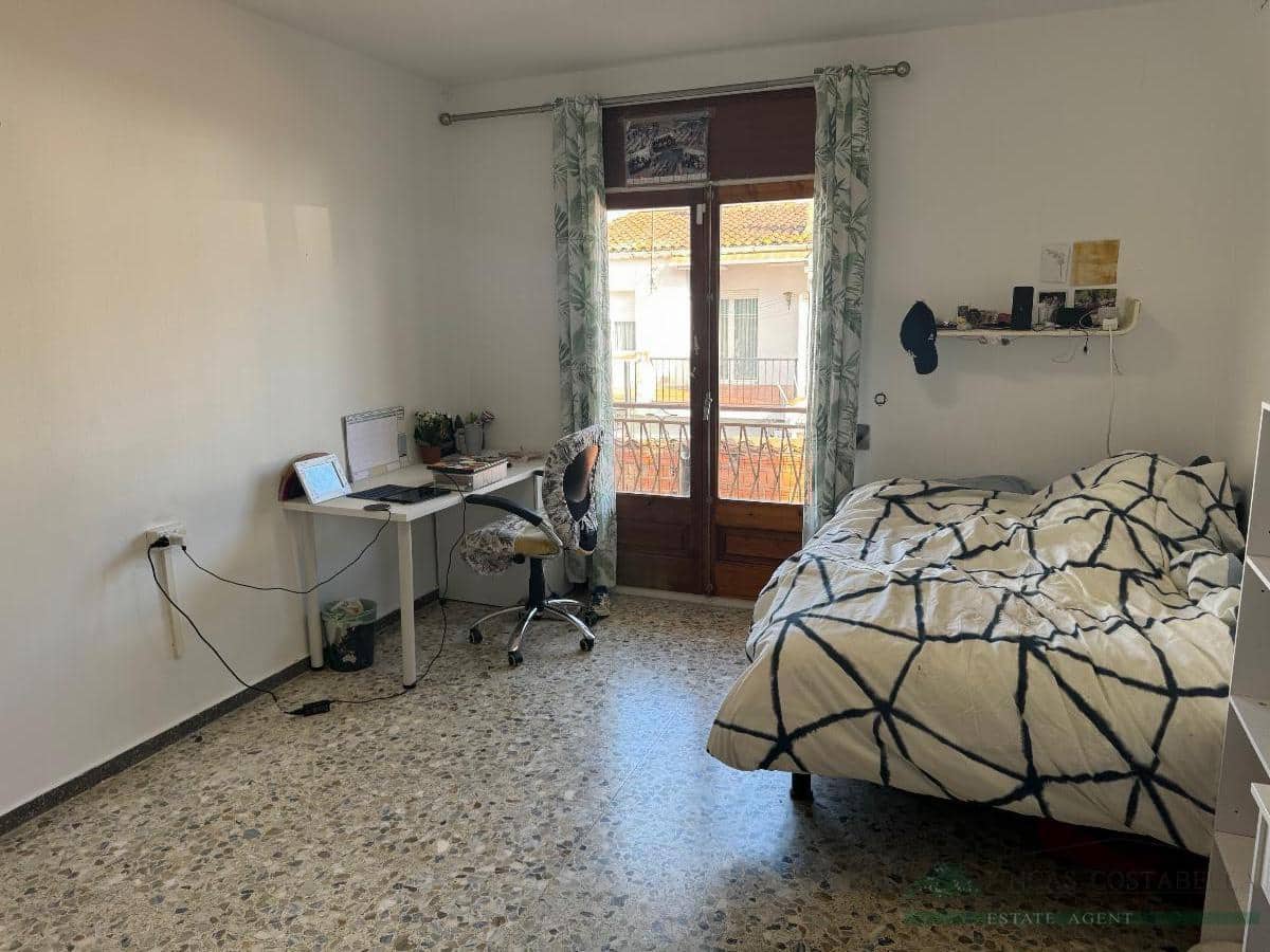 8 slaapkamer Appartement te koop in Llagostera met garage - € 450.000 (Ref: 10095481)
