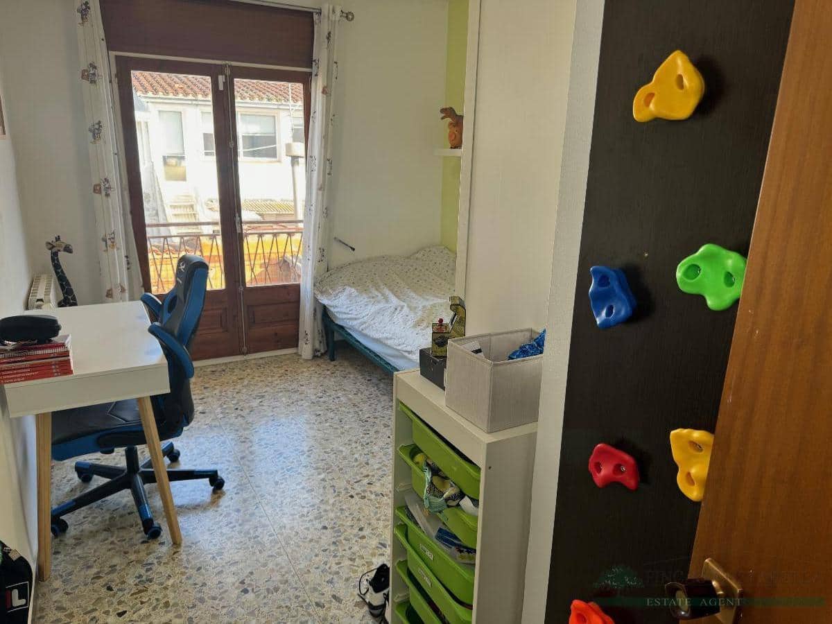 8 slaapkamer Appartement te koop in Llagostera met garage - € 450.000 (Ref: 10095481)