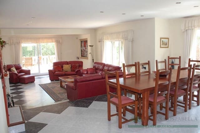 5 sovrum Villa till salu i Santa Cristina d'Aro med pool garage - 950 000 € (Ref: 10095484)
