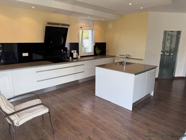 Chalet de 5 habitaciones en Platja d'Aro, Castell-Platja d'Aro en venta con piscina garaje - 969.000 € (Ref: 10095498)