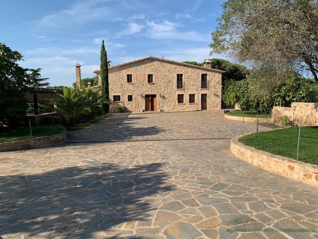 5 quarto Casa em Banda para venda em Santa Cristina d'Aro com piscina garagem - 2 250 000 € (Ref: 10095502)
