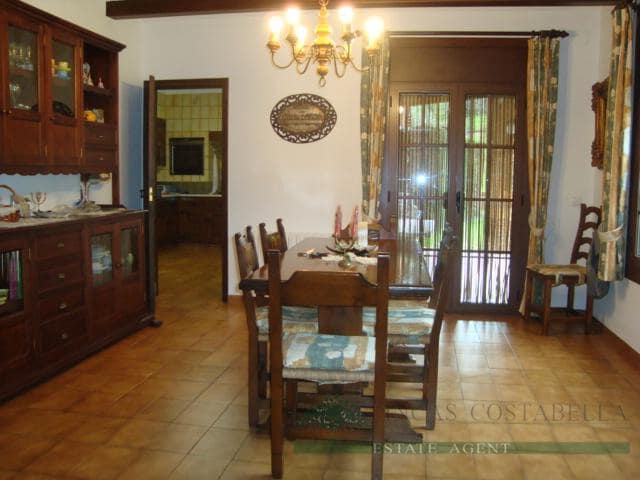 4 slaapkamer Huis te koop in Santa Cristina d'Aro met zwembad garage - € 1.350.000 (Ref: 10095512)