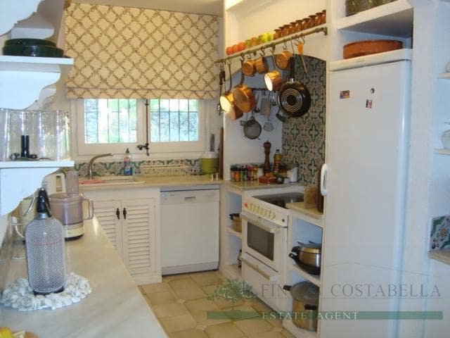 4 chambre Villa/Maison à vendre à Santa Cristina d'Aro avec piscine garage - 499 000 € (Ref: 10095516)