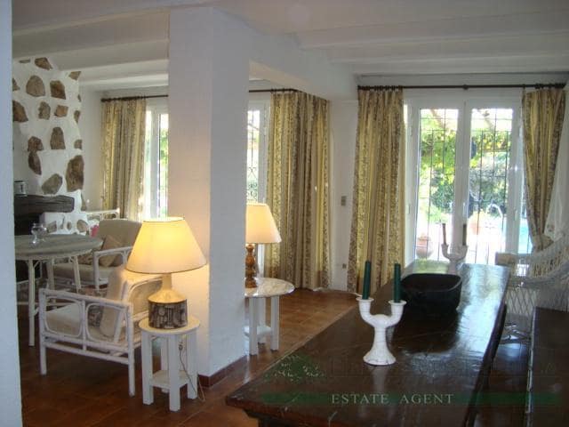 4 chambre Villa/Maison à vendre à Santa Cristina d'Aro avec piscine garage - 499 000 € (Ref: 10095516)