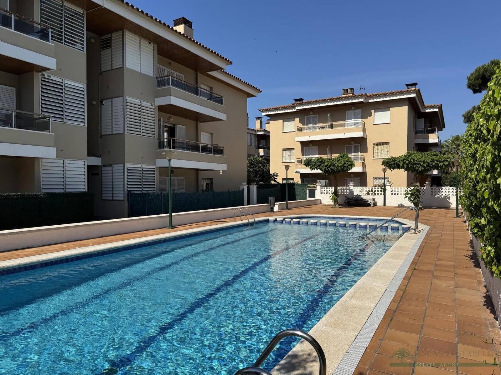 3 slaapkamer Appartement te koop in Platja d'Aro met zwembad garage - € 289.000 (Ref: 10095517)
