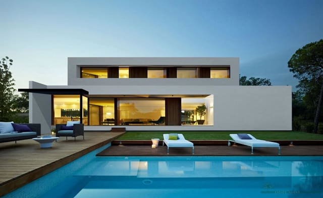Chalet de 4 habitaciones en Platja d'Aro, Castell-Platja d'Aro en venta con piscina garaje - 450.000 € (Ref: 10095519)