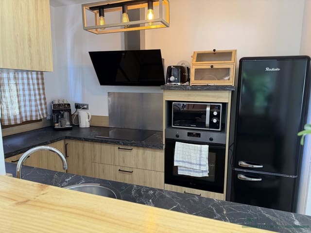 4 soverom Villa til salgs i Can Carbonell, Caldes de Malavella med svømmebasseng garasje - € 329 000 (Ref: 10162290)