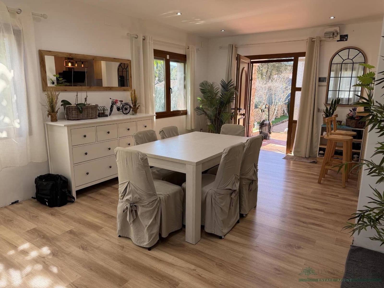 4 bedroom Villa for sale in Can Carbonell with pool garage - € 329,000 (Ref: 10162290)