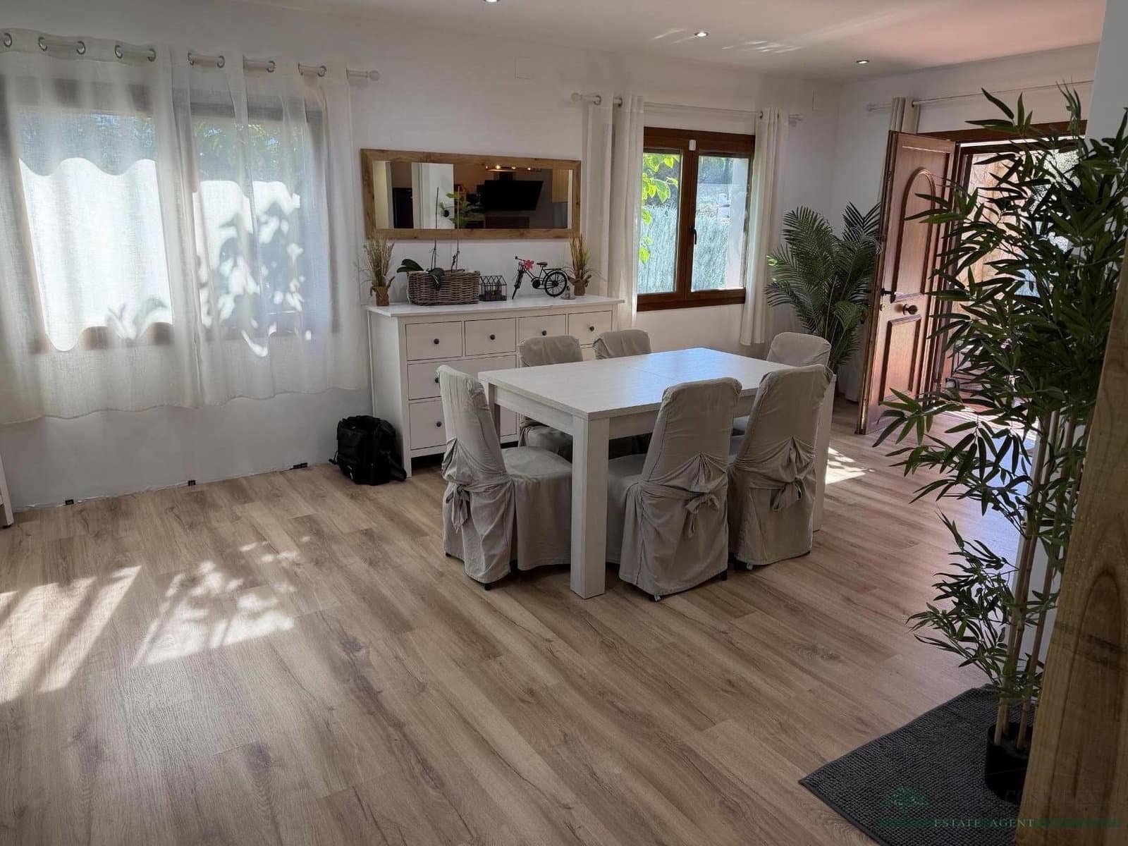 4 bedroom Villa for sale in Can Carbonell with pool garage - € 329,000 (Ref: 10162290)