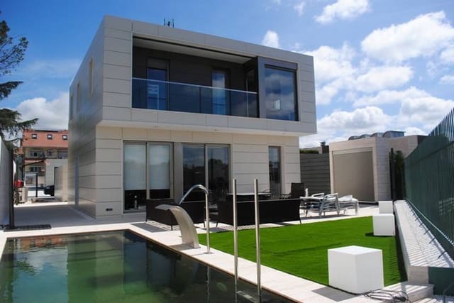 3 soveværelse Villa til salg i Platja d'Aro, Castell-Platja d'Aro - € 390.000 (Ref: 4725552)