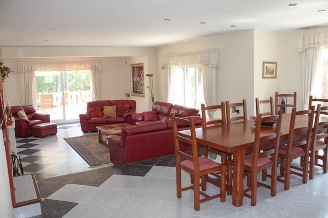 5 makuuhuone Huvila myytävänä paikassa Santa Cristina d'Aro mukana uima-altaan - 995 000 € (Ref: 8917232)