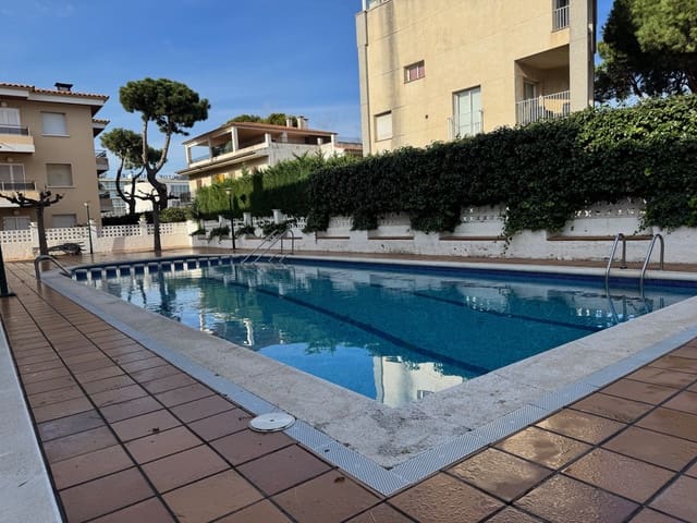 Apartamento de 3 habitaciones en Castell-Platja d'Aro en venta con piscina - 329.000 € (Ref: 9645983)
