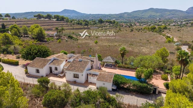 Chalet de 4 habitaciones en Montgó - Ermita, Javea / Xàbia en venta con piscina - 1.100.000 € (Ref: 10082082)