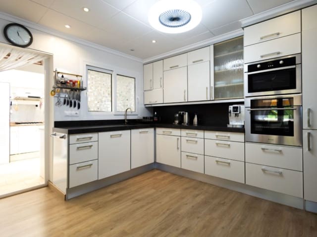 4 makuuhuone Huvila myytävänä paikassa Cap Martí - El Tossalet - Pinomar, Javea / Xàbia mukana uima-altaan 
autotalli - 699 000 € (Ref: 8986270)