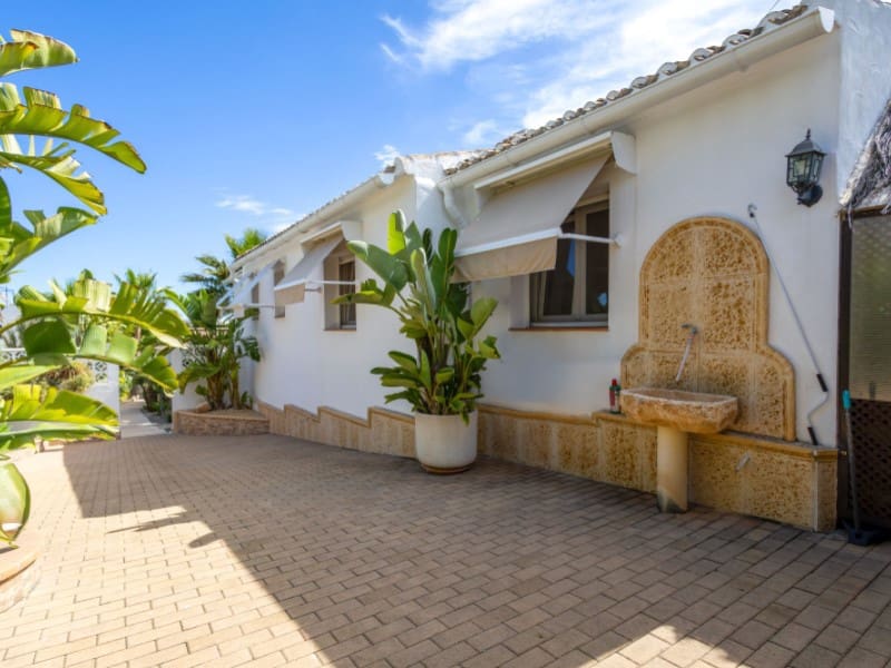 4 makuuhuone Huvila myytävänä paikassa Javea / Xabia mukana uima-altaan 
autotalli - 699 000 € (Ref: 8986270)