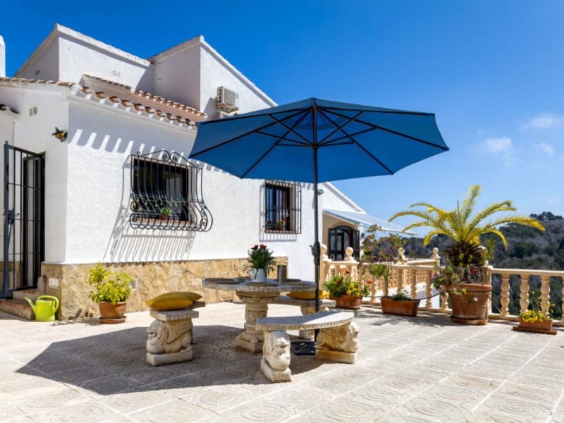 4 soveværelse Villa til salg i Javea / Xabia med swimmingpool garage - € 749.000 (Ref: 8986272)