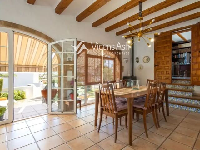 6 soveværelse Byhus til salg i Centro ciudad, Javea / Xàbia med swimmingpool garage - € 950.000 (Ref: 8986300)