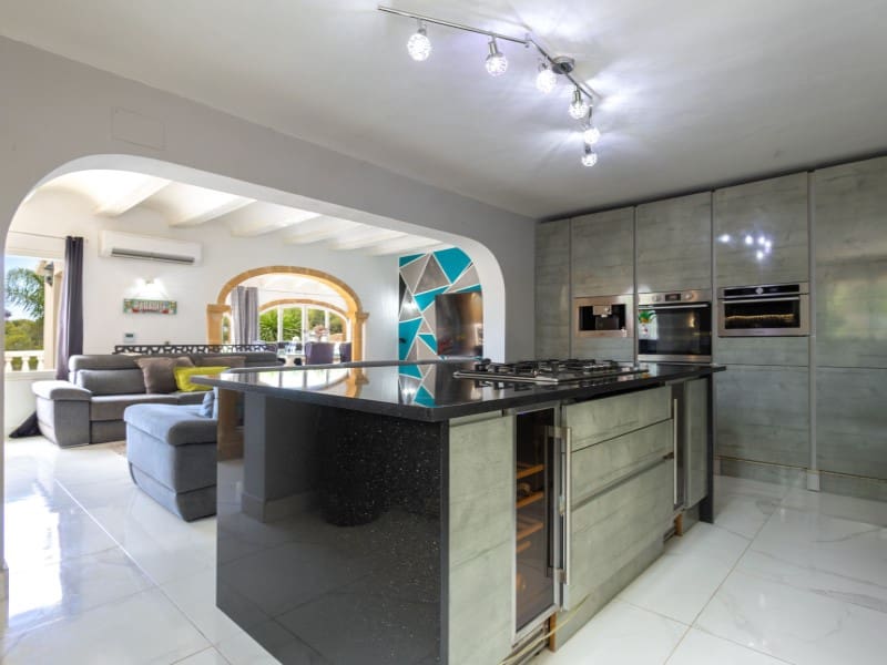 6 bedroom Villa for sale in Javea / Xabia with pool - € 995,000 (Ref: 9006260)