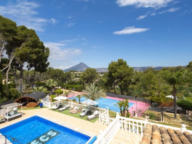 6 bedroom Villa for sale in Cap Martí - El Tossalet - Pinomar, Javea / Xàbia with pool - € 995,000 (Ref: 9006260)