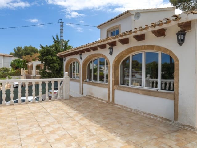 6 bedroom Villa for sale in Cap Martí - El Tossalet - Pinomar, Javea / Xàbia with pool - € 995,000 (Ref: 9006260)
