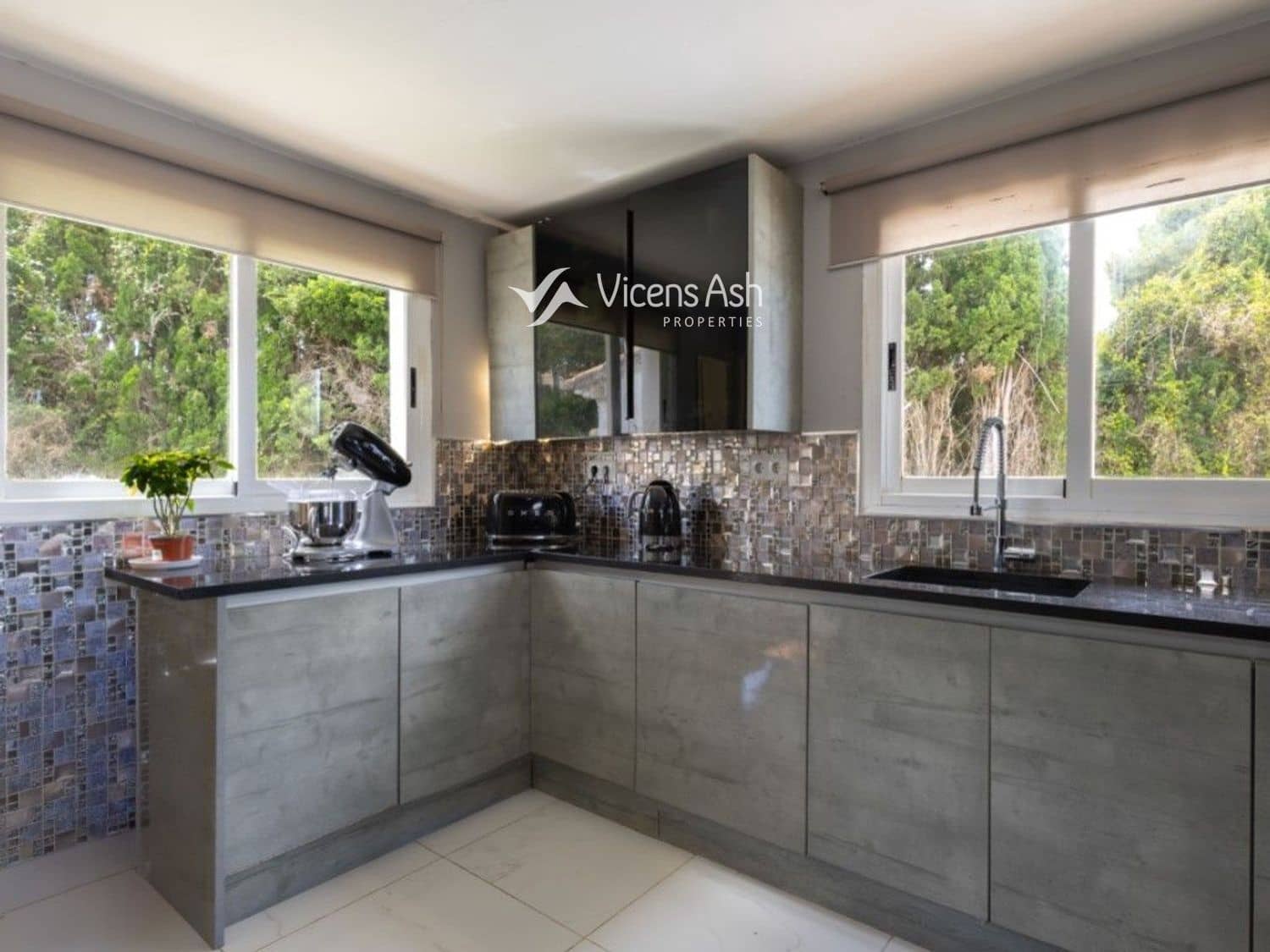 Chalet de 6 habitaciones en Javea / Xàbia en venta con piscina - 995.000 € (Ref: 9006260)