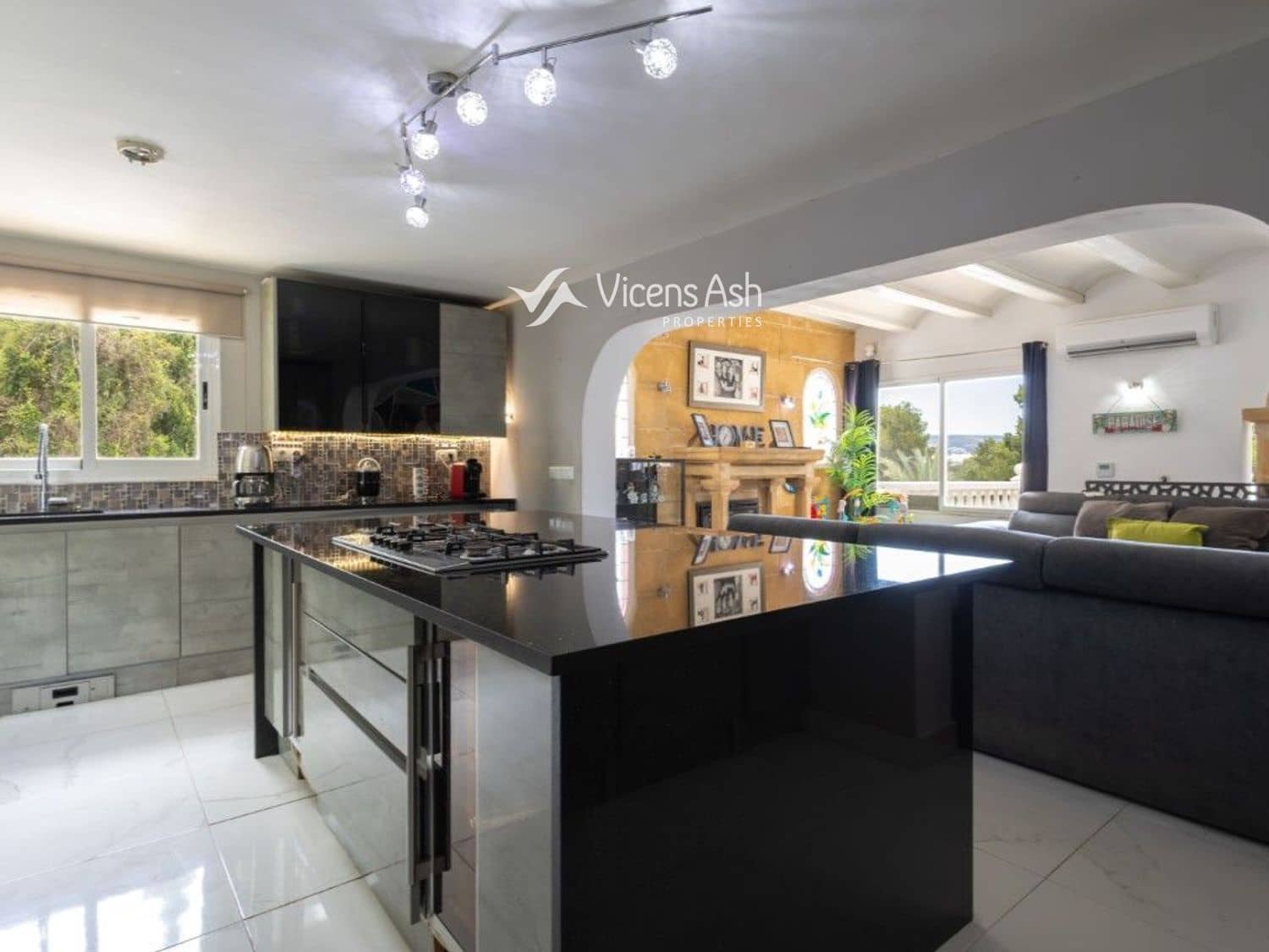 Chalet de 6 habitaciones en Javea / Xàbia en venta con piscina - 995.000 € (Ref: 9006260)
