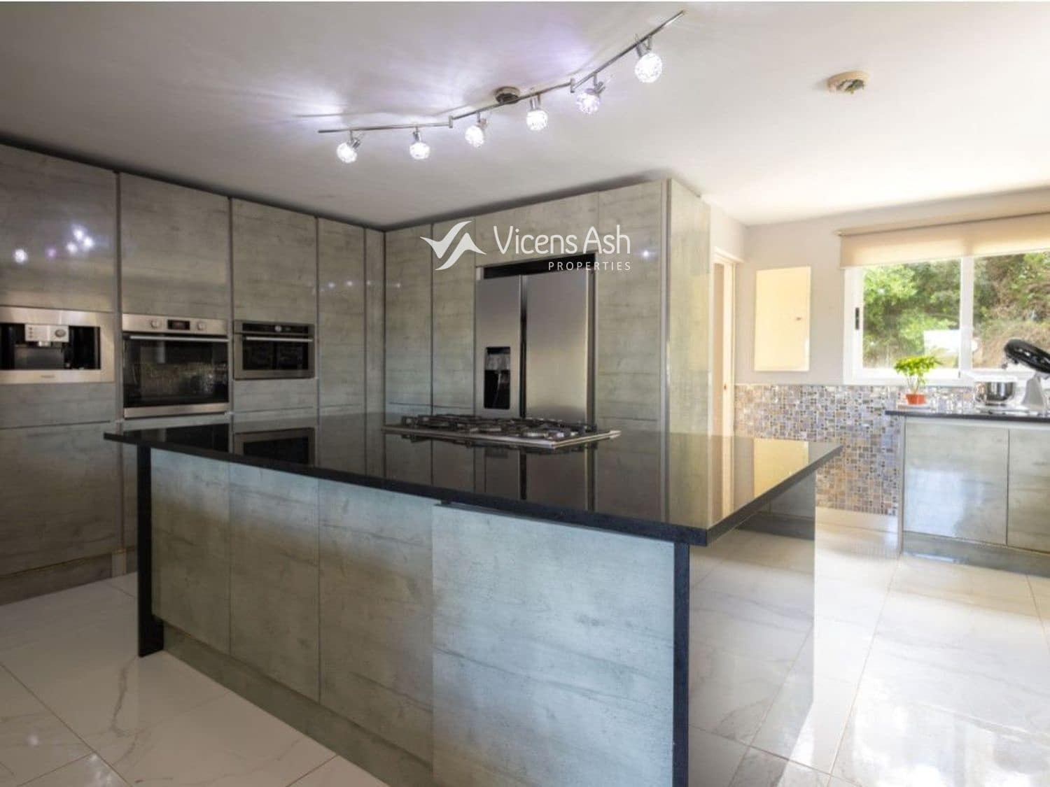 Chalet de 6 habitaciones en Javea / Xàbia en venta con piscina - 995.000 € (Ref: 9006260)