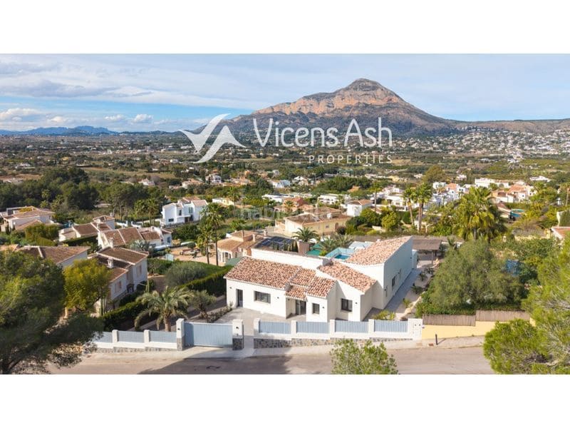 3 bedroom Villa for sale in Javea / Xabia with pool - € 1,190,000 (Ref: 9134508)