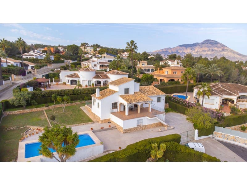 Chalet de 4 habitaciones en Javea / Xàbia en venta con piscina garaje - 695.000 € (Ref: 9291332)