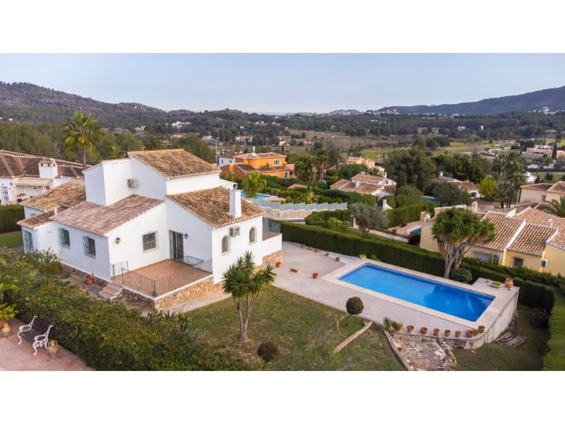 Chalet de 4 habitaciones en Javea / Xàbia en venta con piscina garaje - 695.000 € (Ref: 9291332)