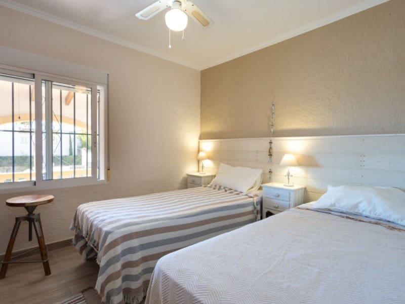 Chalet de 4 habitaciones en Javea / Xàbia en venta con piscina - 895.000 € (Ref: 9625775)