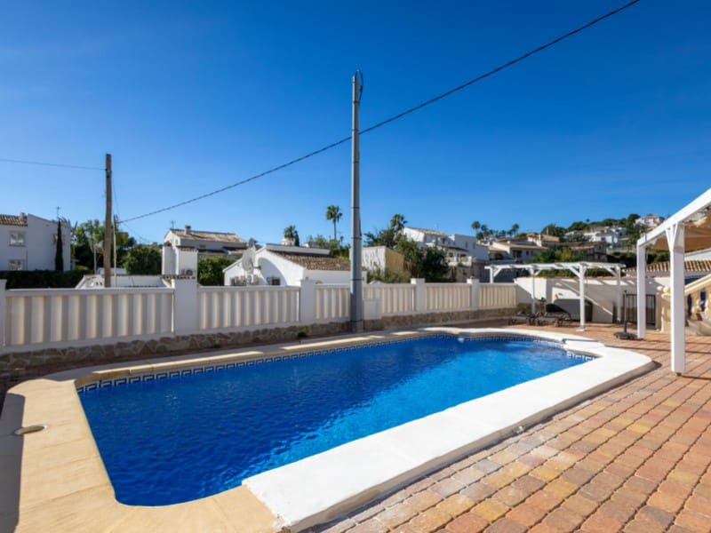 Chalet de 4 habitaciones en Javea / Xàbia en venta con piscina - 895.000 € (Ref: 9625775)