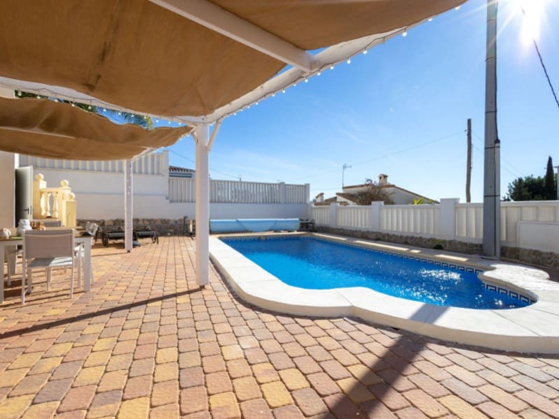 Chalet de 4 habitaciones en Javea / Xàbia en venta con piscina - 895.000 € (Ref: 9625775)