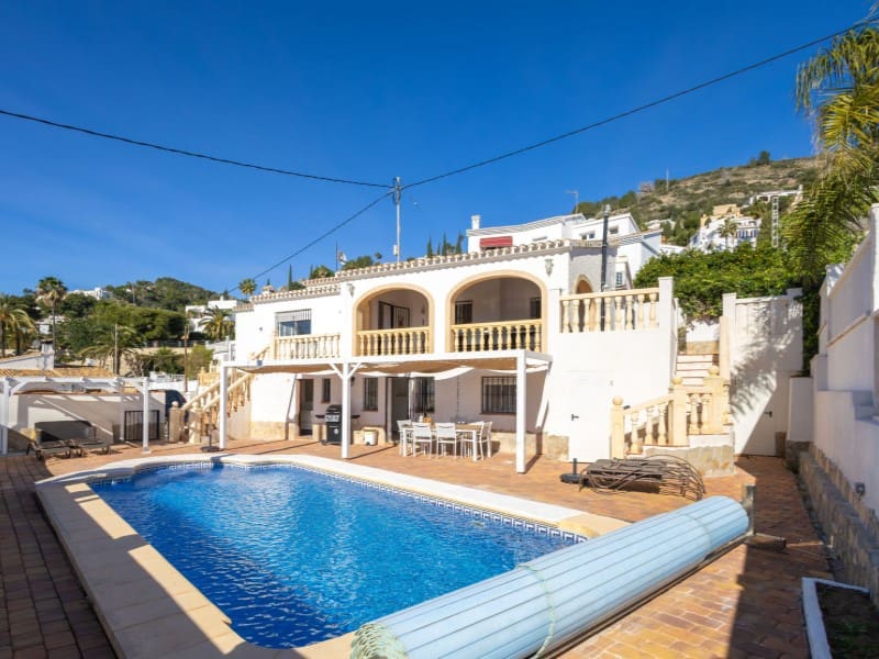 Chalet de 4 habitaciones en Javea / Xàbia en venta con piscina - 895.000 € (Ref: 9625775)