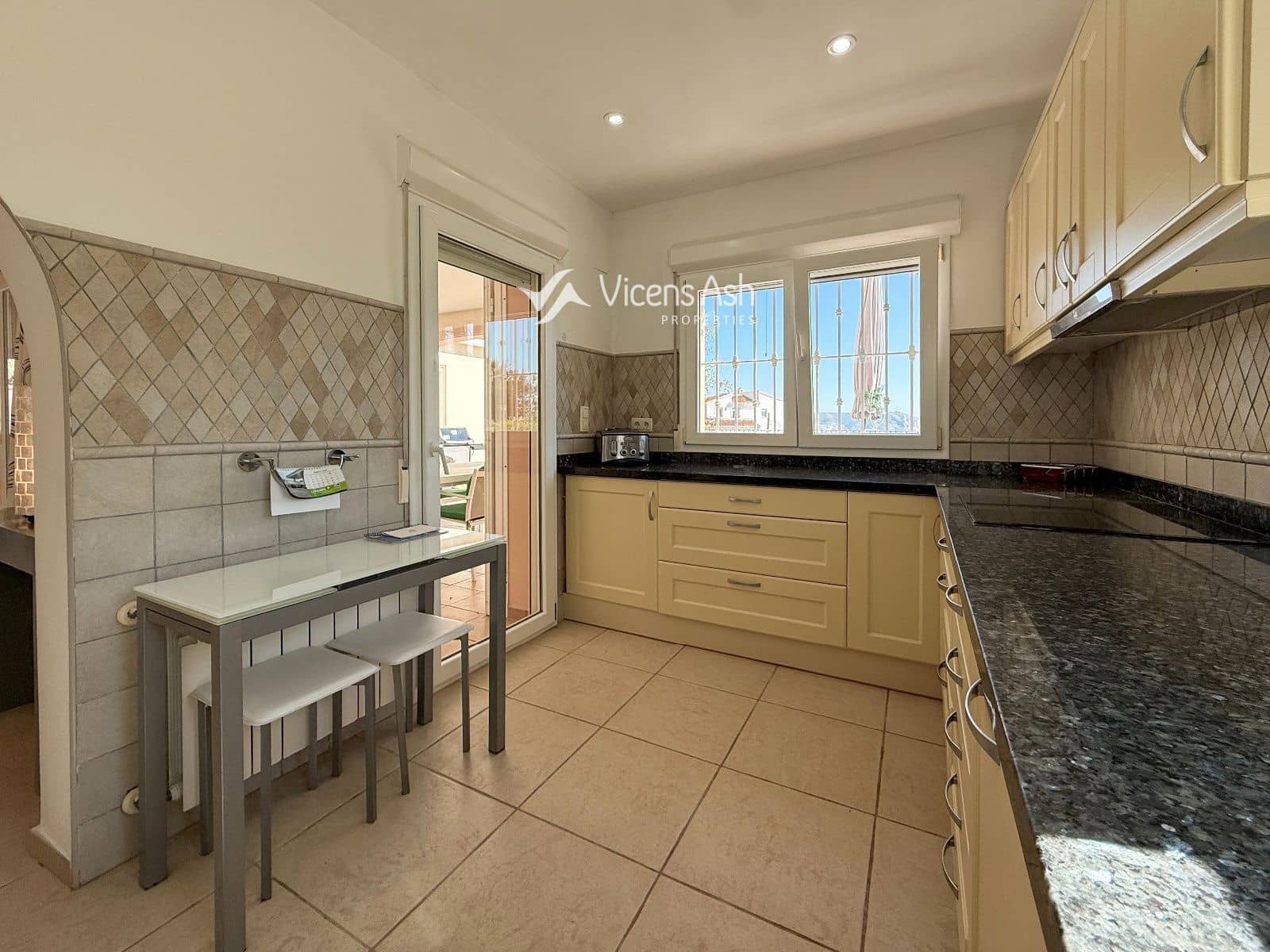 4 soverom Hus til salgs i Adsubia med svømmebasseng garasje - € 995 000 (Ref: 9627661)