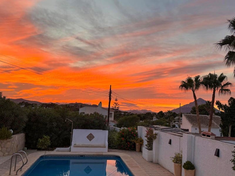 4 makuuhuone Huvila myytävänä paikassa Javea / Xabia mukana uima-altaan 
autotalli - 599 000 € (Ref: 9726721)