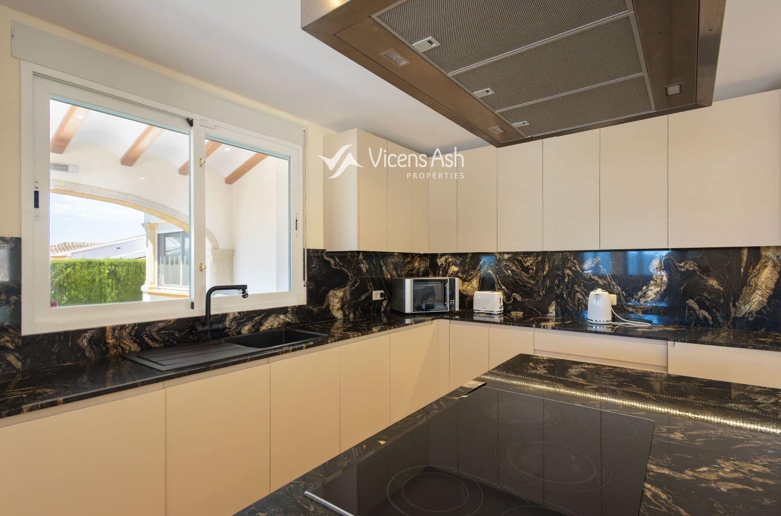 5 soverom Hus til salgs i Javea / Xabia med svømmebasseng garasje - € 1 500 000 (Ref: 9863569)