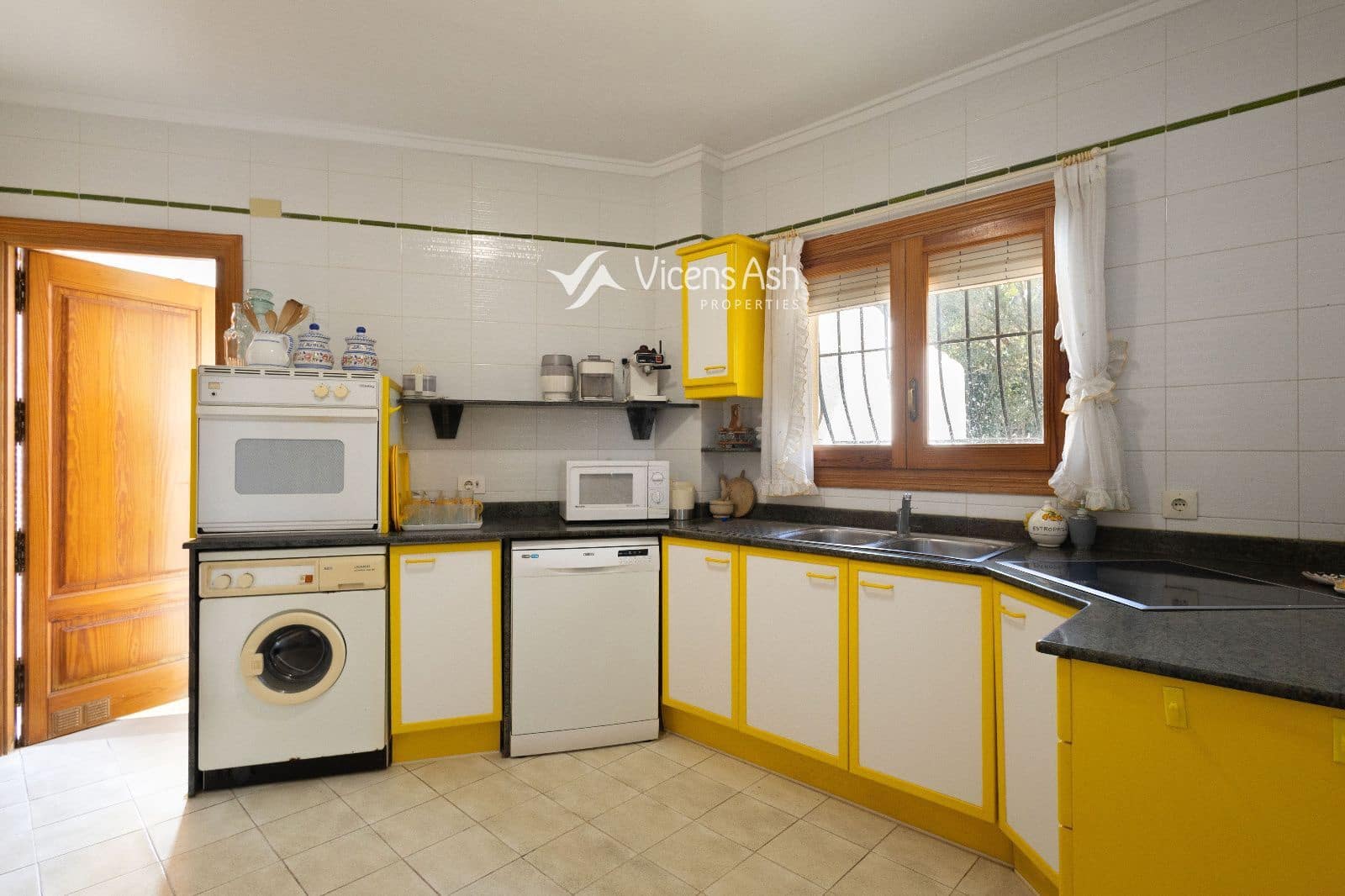 4 soverom Hus til salgs i Javea / Xabia med svømmebasseng garasje - € 1 840 000 (Ref: 9866107)