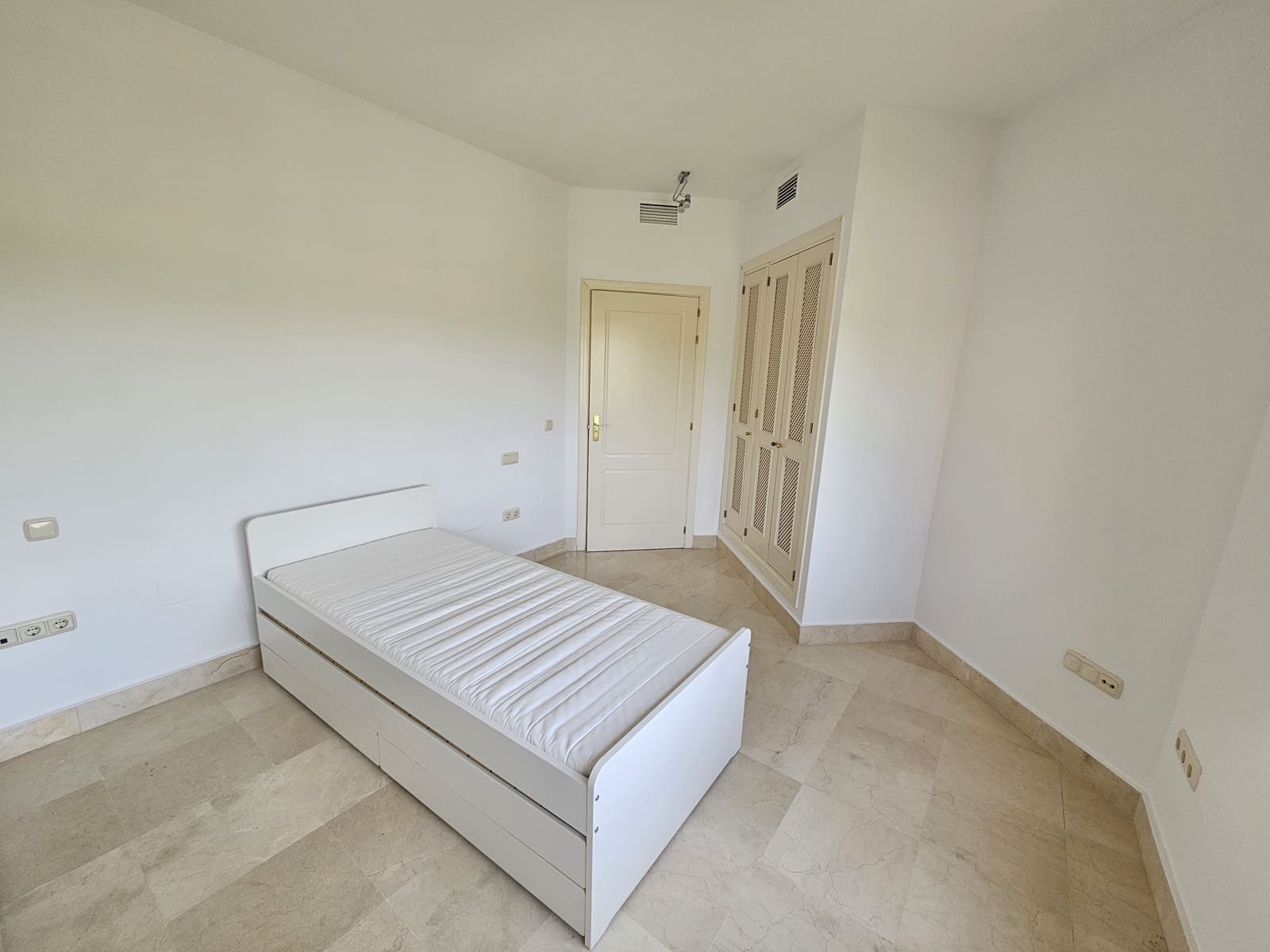 3 camera da letto Appartamento da affittare in Marbella con piscina garage - 3.900 € (Rif: 10021406)