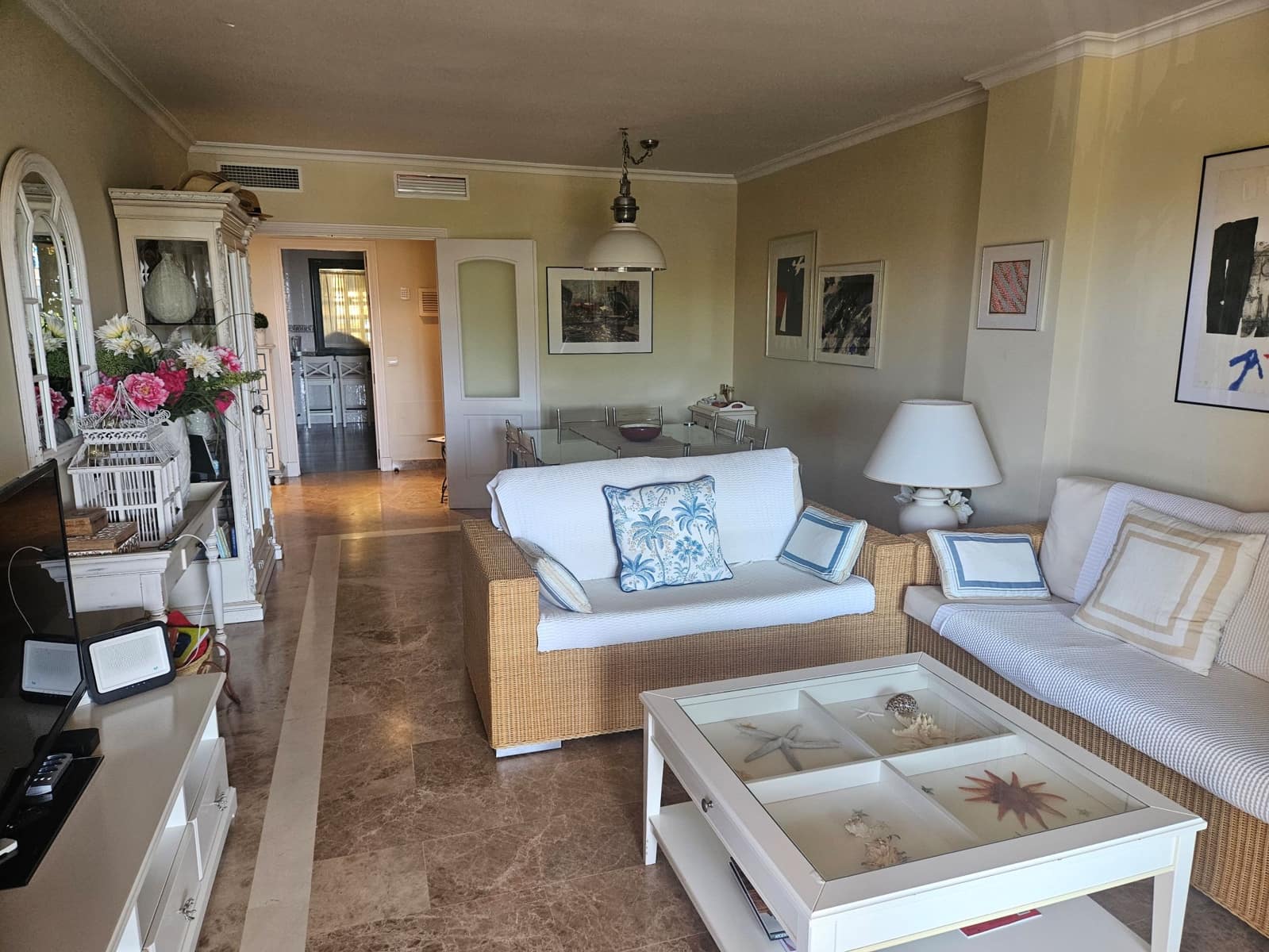 2 slaapkamer Appartement te huur in Marbella met zwembad - € 1.750 (Ref: 10030942)