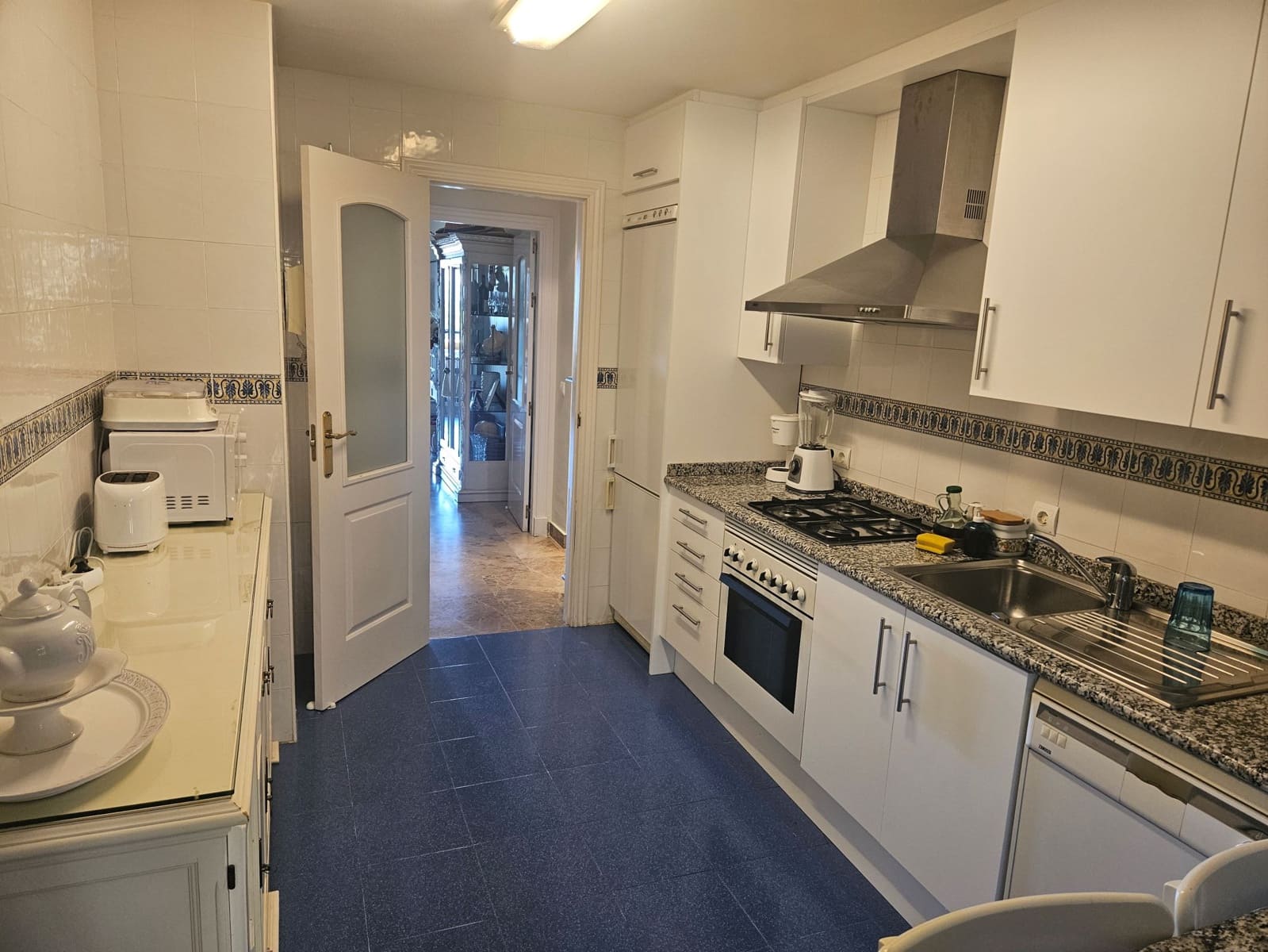 2 slaapkamer Appartement te huur in Marbella met zwembad - € 1.750 (Ref: 10030942)