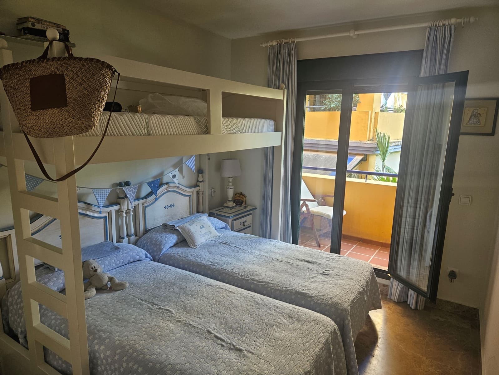 2 slaapkamer Appartement te huur in Marbella met zwembad - € 1.750 (Ref: 10030942)